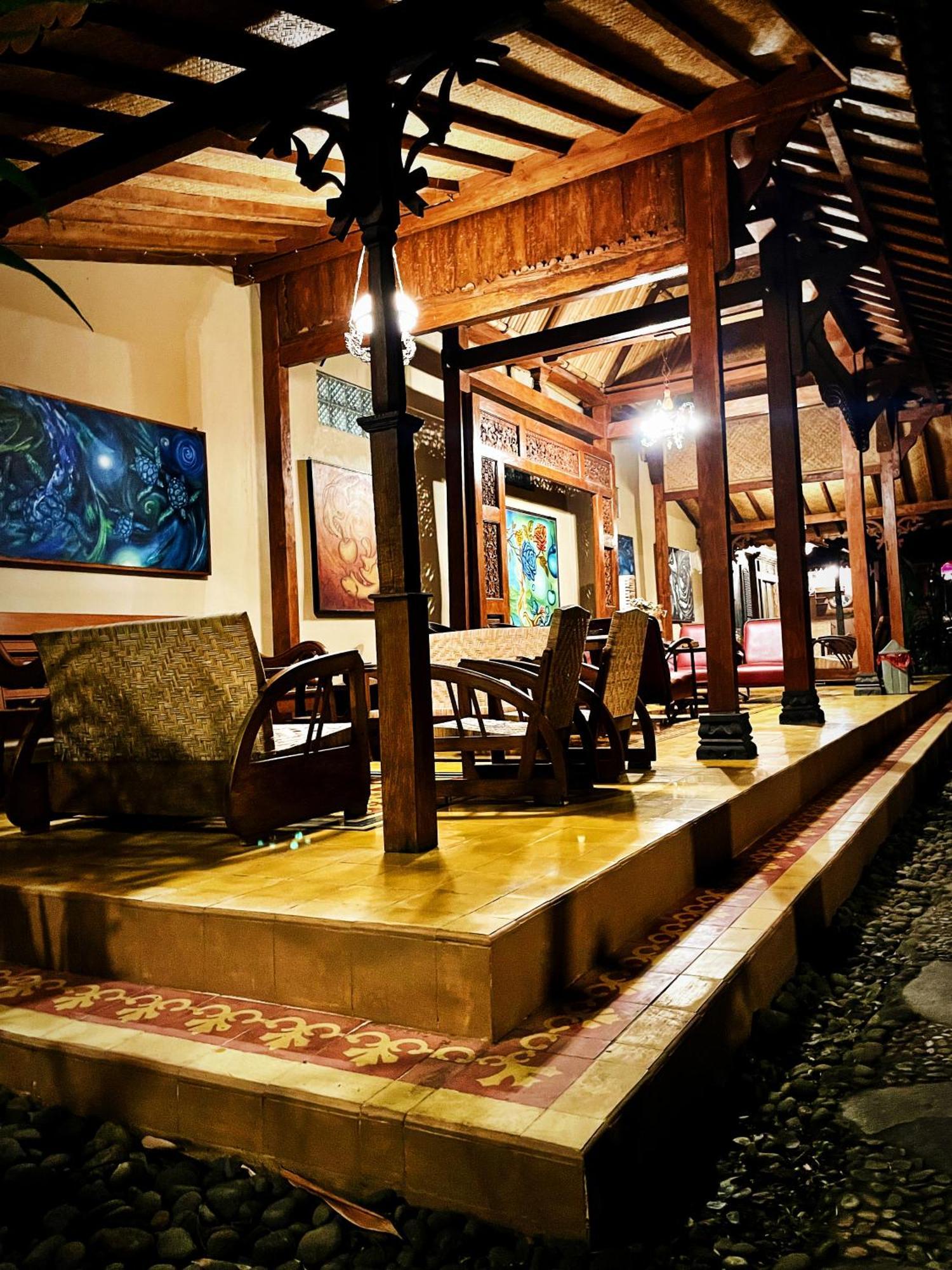 Bedhot Homestay Yogyakarta Exterior photo