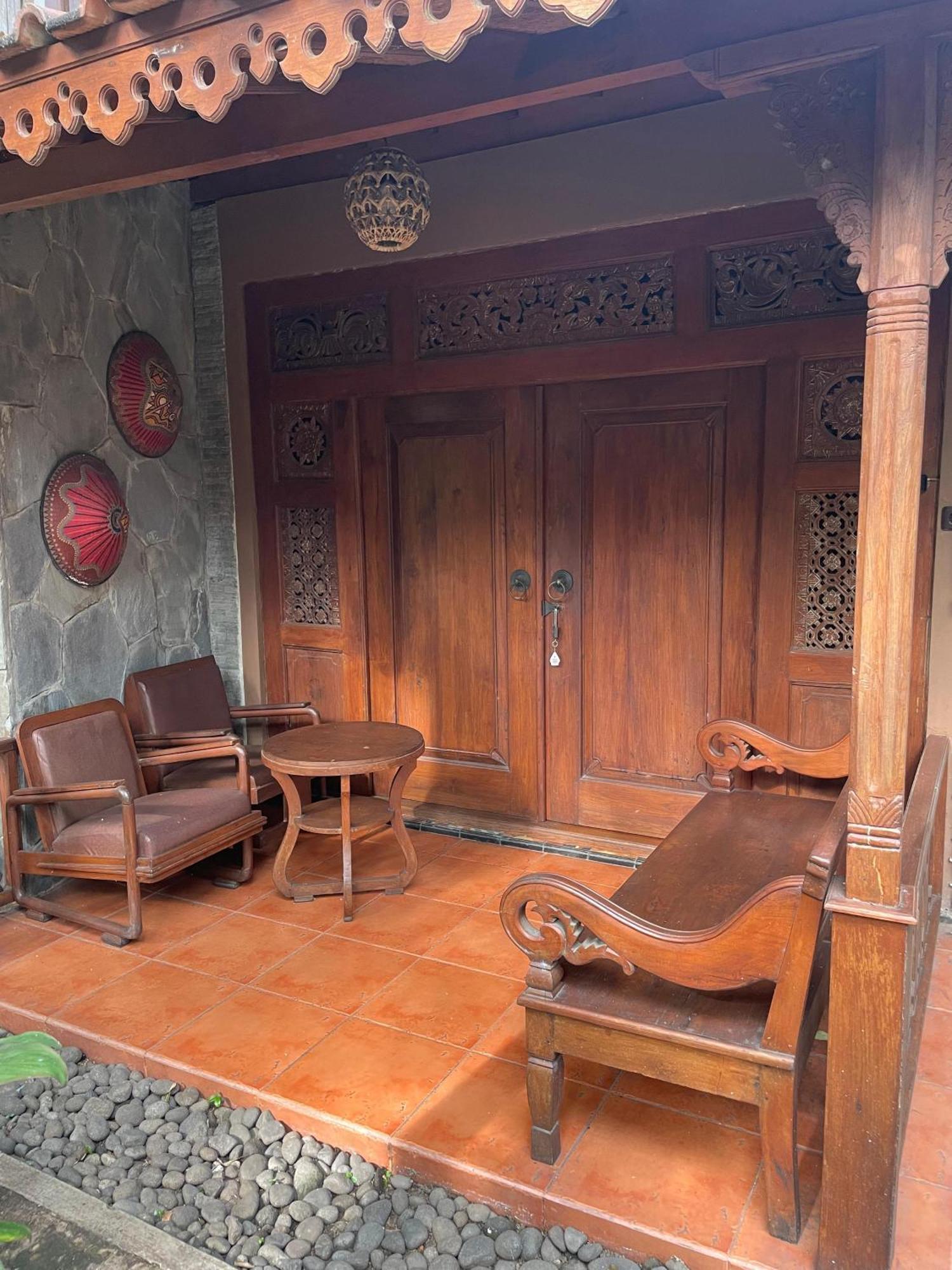 Bedhot Homestay Yogyakarta Exterior photo