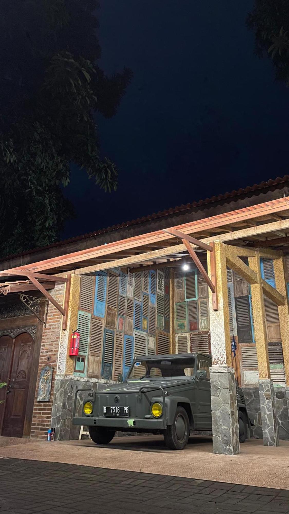 Bedhot Homestay Yogyakarta Exterior photo