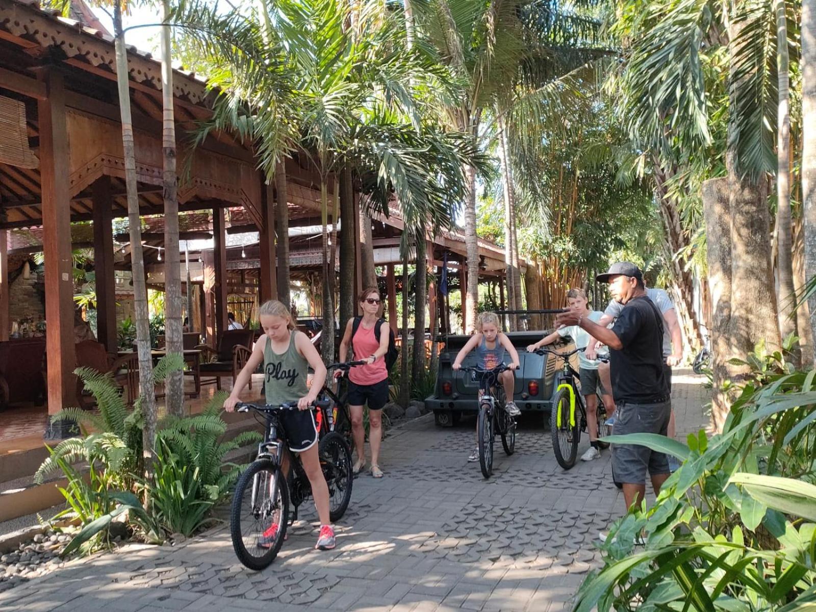 Bedhot Homestay Yogyakarta Exterior photo